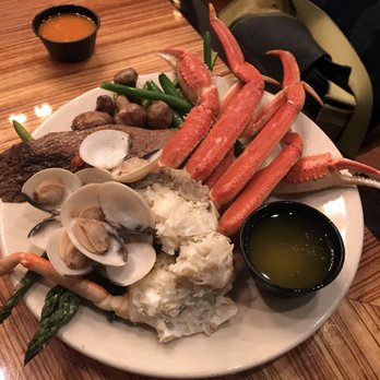 Captain George's Seafood Restaurant - Beautiful snow crab legs with regular melted butter & spicy garlic melted butter. Also - beef, steamed clams, & veggies! - Seafood Near Me - Kill Devil Hills, North Carolina