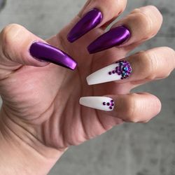 Davi Nails - Purple metallic powder and white acrylic with some bling