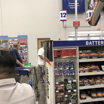 Lowe's Home Improvement - More than 3 people in both lines. - Hardware Stores Near Me - Honolulu, Hawaii