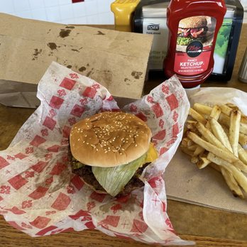 Laguna 66 Pit Stop - Laguna burger meal - Burgers Near Me - Laguna, New Mexico