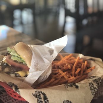 Christian's Tailgate - Sports Bars Near Me - Houston, Texas