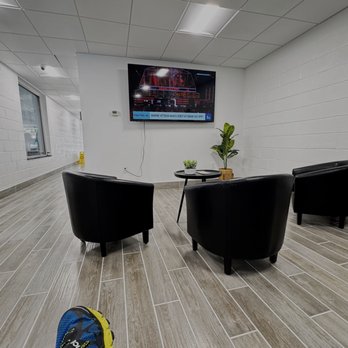 Flagship Carwash - Waiting area. - Car Wash Near Me - Chantilly, Virginia Flagship Carwash - Waiting area. - Car Wash Near Me - Chantilly, Virginia