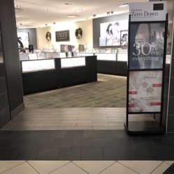 Zales Jewelers - Front entrance