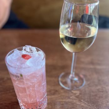 Dolly's - Cocktail Bars Near Me - New York, New York
