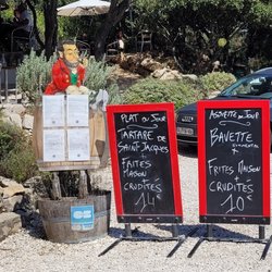 Le Donjon - menu of day by roadside