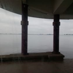 La Cuadra - Mesa con vista a la laguna.