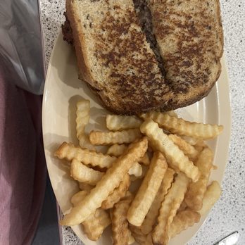 Bluff City Diner - Patty melt with fries - Breakfast & Brunch Near Me - Bluff City, Tennessee
