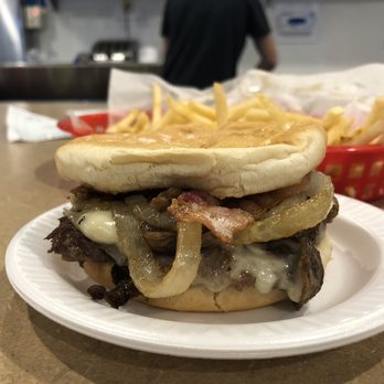 Danny's Bar & Grill - Mushroom Swiss burger - Burgers Near Me - Palmyra, Virginia