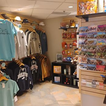 Park Point Marina Inn - Gift shop - Hotels Near Me - Duluth, Minnesota Park Point Marina Inn - Gift shop - Hotels Near Me - Duluth, Minnesota