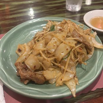 Mandarin Cuisine - 131. Beef Chow Foon lunch special. - Chinese Near Me - Needham, Massachusetts