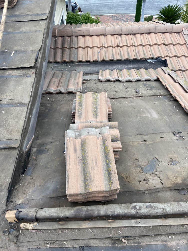 Slide of Mencho's Roofing & Repairs