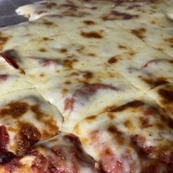 Hag's Newport Pizza - Half cheese/half pepp