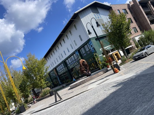 Fairway Social Trilith by null