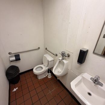 El Cielito Lindo - Restroom for dos Hermanos - Salad Near Me - Roanoke, Virginia El Cielito Lindo - Restroom for dos Hermanos - Salad Near Me - Roanoke, Virginia