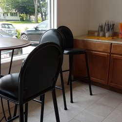 Zio's Pizza - Lone tiny dining area
