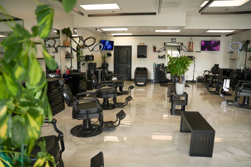 Suave Barbershop Logo