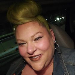 Petrina33 - Salon owner