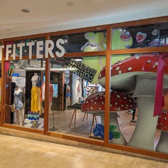 Urban Outfitters - Exterior - Women's Clothing Near Me - Mississauga, Ontario Urban Outfitters - Exterior - Women's Clothing Near Me - Mississauga, Ontario