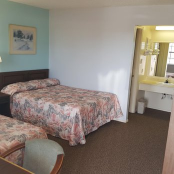 Lakeway Inn - Queen Beds - Hotels Near Me - Checotah, Oklahoma Lakeway Inn - Queen Beds - Hotels Near Me - Checotah, Oklahoma