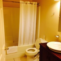 Reynold's Hotels - Huge bathroom