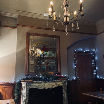 The Warwick Castle - Inside - Pubs Near Me - London, XGL The Warwick Castle - Inside - Pubs Near Me - London, XGL
