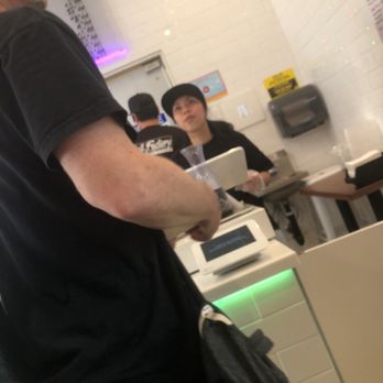 Roll Factory by Straycat Kitchen - Awesome waitress - Poke Near Me - Pasadena, California