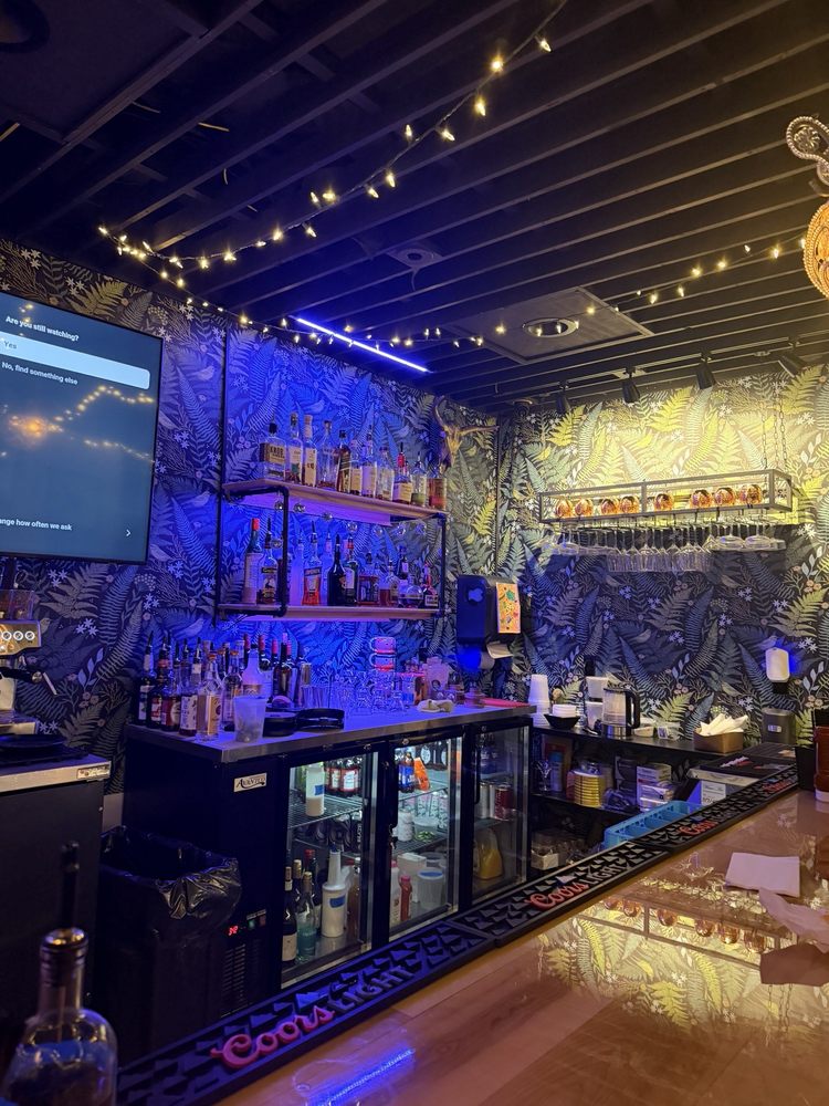 Millie's On Main Logo