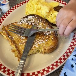 Ze's Diner Woodbury - French toast, eggs and sausage kids menu