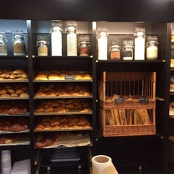 Gâteau - Ce matin les étagères sont encore pleines mais attention, ça ne va pas durer !