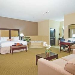Hampton Inn & Suites Decatur, Texas hotel suite