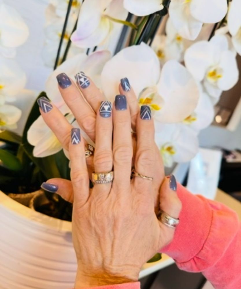 City Nails Logo