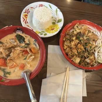 Degthai - RED CURRY & CLASSIC PAD THAI - Thai Near Me - Nashville, Tennessee Degthai - RED CURRY & CLASSIC PAD THAI - Thai Near Me - Nashville, Tennessee