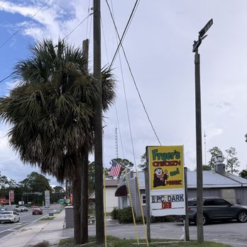 Fryer's Chicken - Side view from the street - Chicken Wings Near Me - Melrose, Florida