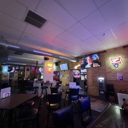 Waverly Inn Pub & Pizzeria - Bar lounge area