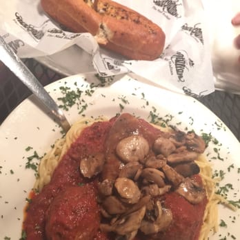 The Mad Italian - Lunch portion spaghetti with garlic bread - Italian Near Me - Chamblee, Georgia