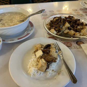 Lucky Jade - Beef tofu with mushroom and seafood soup.  Perfectly seasoned. - Dim Sum Near Me - Sacramento, California