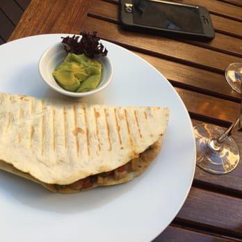 El Jardín del InterContinental - Chicken quesadilla - Spanish Near Me - Madrid, M