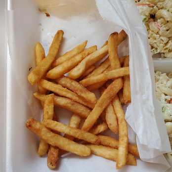 Wallenwein's Hotel - Fries under the fish - American Near Me - East Aurora, New York