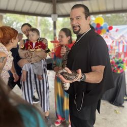 Tomaso's Magic Tricks and Treasures - The best magician in south Florida