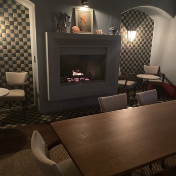 Palihouse Santa Barbara - Fireplace/lobby - Hotels Near Me - Santa Barbara, California