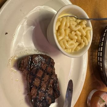 Texas Roadhouse - 8oz sirloin w/ mac&cheese - Steakhouses Near Me - Bastrop, Texas Texas Roadhouse - 8oz sirloin w/ mac&cheese - Steakhouses Near Me - Bastrop, Texas