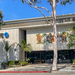 Exterior outside entrance of Chase Bank - Torrance, California Exterior outside entrance of Chase Bank - Torrance, California