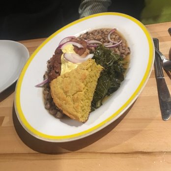 Freight House - Braised pork shoulder with homemade cornbread - American Near Me - Paducah, Kentucky Freight House - Braised pork shoulder with homemade cornbread - American Near Me - Paducah, Kentucky