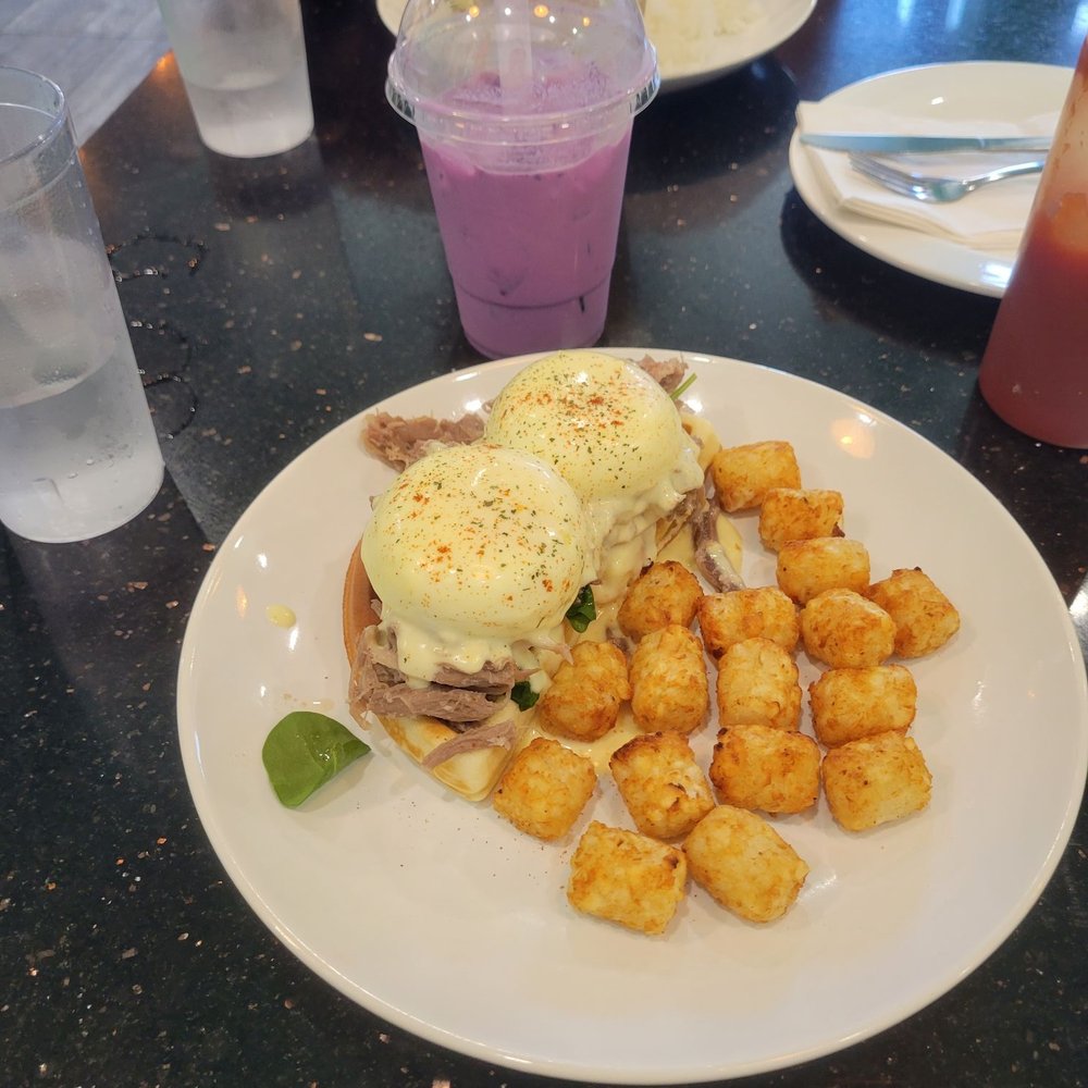 Fresh Bites Hawaii - Kalua pork eggs benedict - Poke Near Me - Honolulu, Hawaii