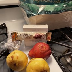 Capalbo's Gift Baskets - rotten fruit