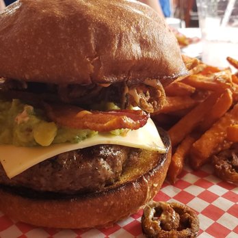 Stacked STL - En Juego - Burgers Near Me - Saint Louis, Missouri