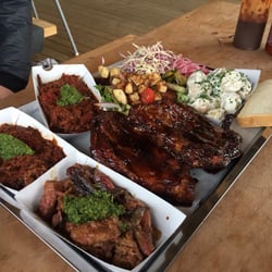 Aska BBQ - BBQ för tre - ribs, chili, lamm, fattoush, potatis, green cole slaw och mycket annat gott!
