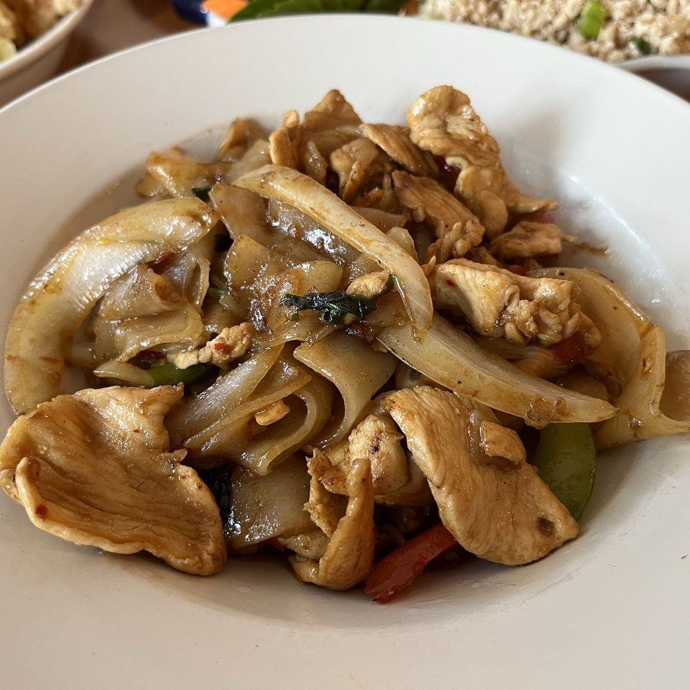 Pochana Thai Kitchen - Chicken Pad See Ew - Thai Near Me - Astoria, New York
