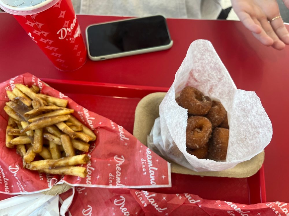 DREAMLAND DINER Updated August 2024 2615 Portage Avenue, Winnipeg