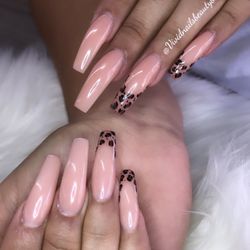 Vivid Nails & Beauty Bar